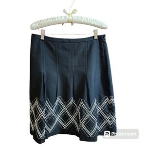 Ann Taylor Loft Pleated Skirt Black and White A-LINE Size 4